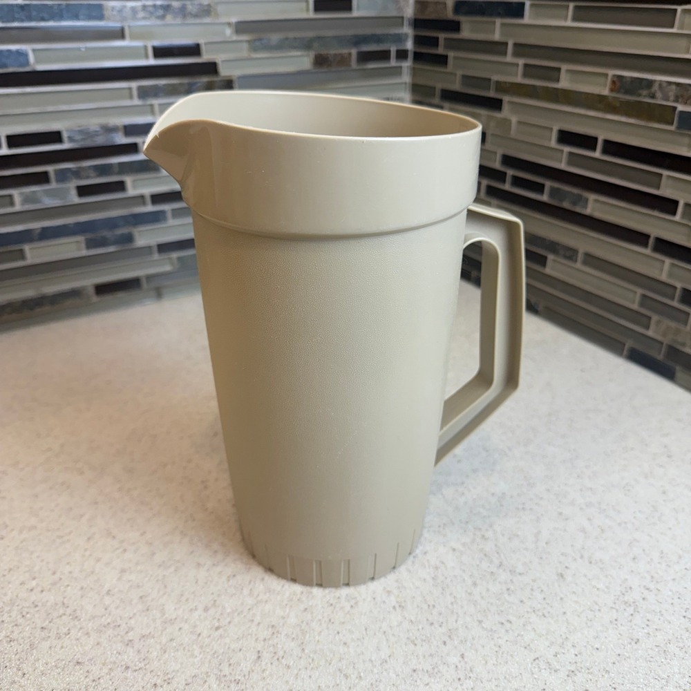 Vintage Tupperware 800-6 Almond Beige Plastic Beverage Pitcher 2 Quart NO LID - Picture 12 of 12